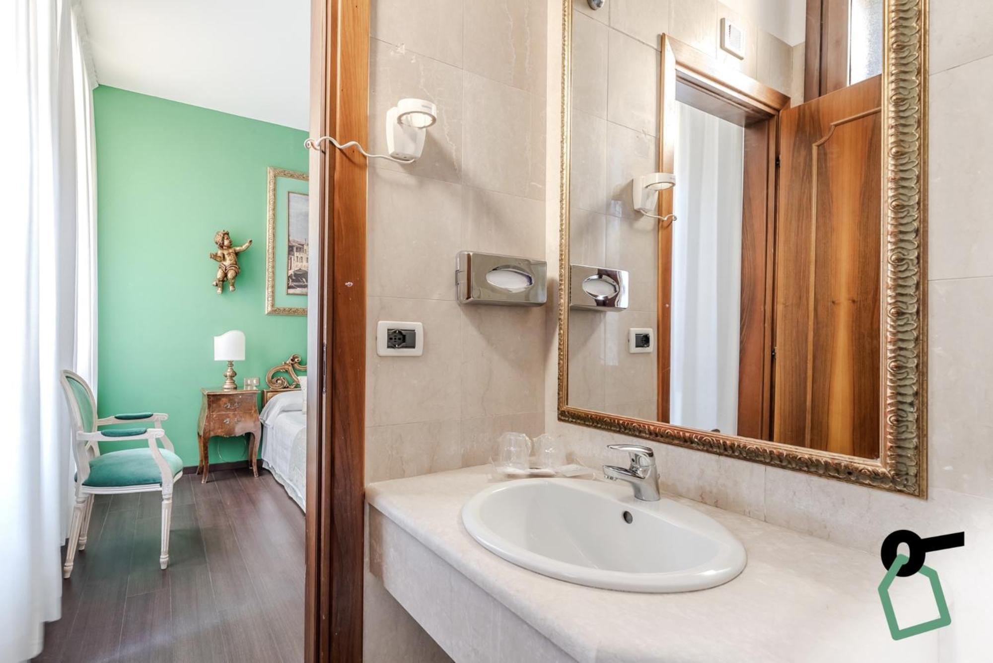 Hotiday Room Collection - Venezia Santa Lucia Екстер'єр фото
